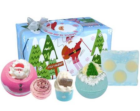 Zestaw upominkowy w ozdobnym papierze Santa’s Coming - BOMB Cosmetics